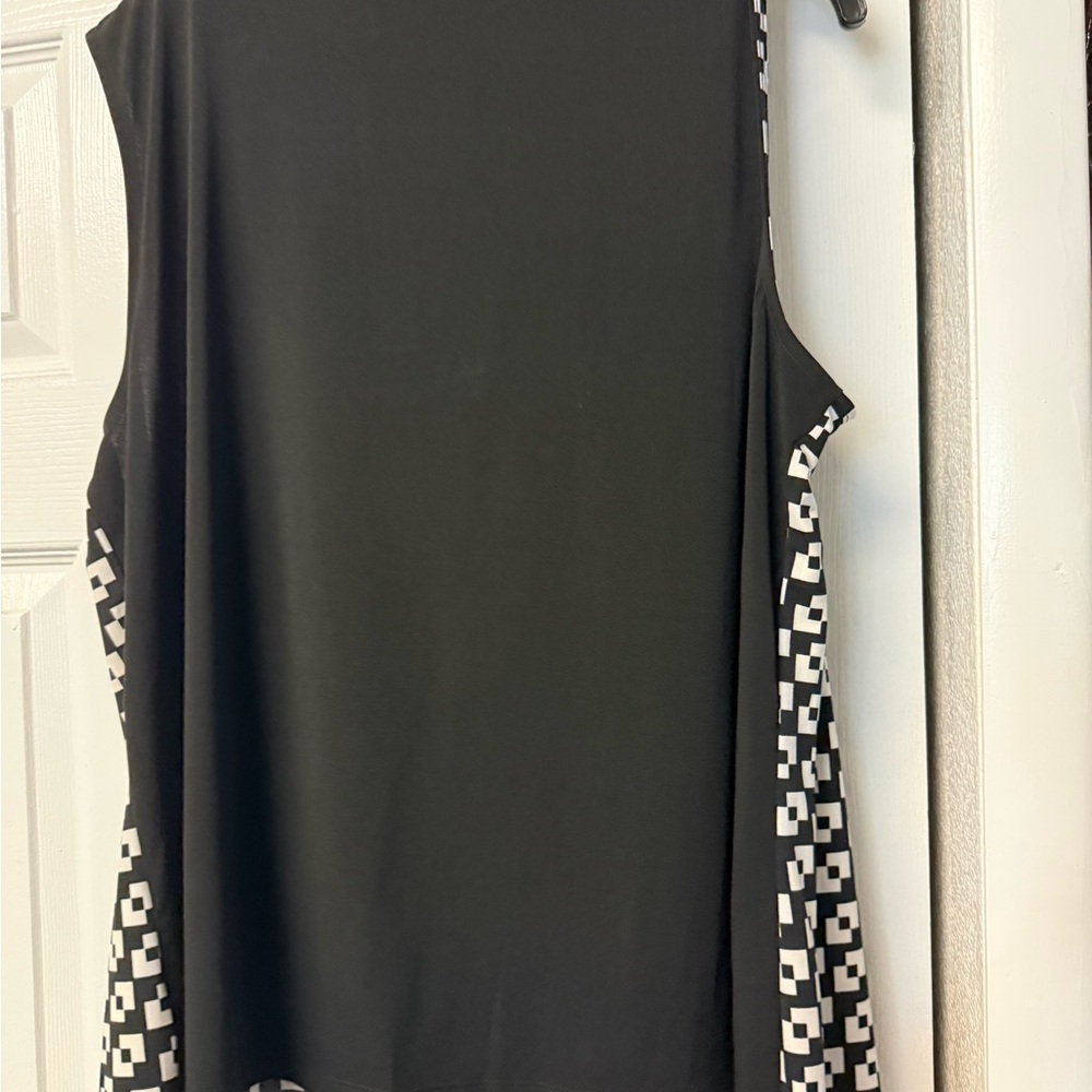 Worthington Black and White Patterned Tank Top